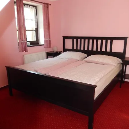 Orlov בית הארחה 4*